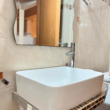 Dimitri's House 아파트 *